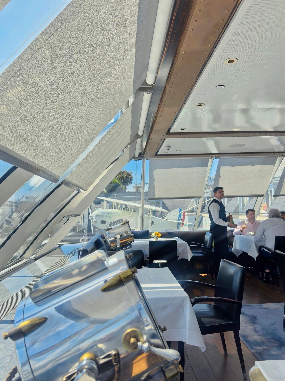 servizio di prenotazione ristorante l'Oséa Blanc, il ristorante più popolare di Parigi