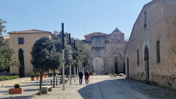 From Salou: Tour Poblet Monastery with hotel pickup