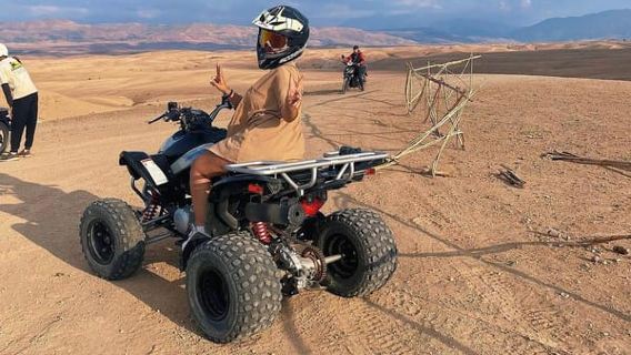 Marrakech: Quad por el desierto de Agafay, paseo en camello y cena con espectáculo