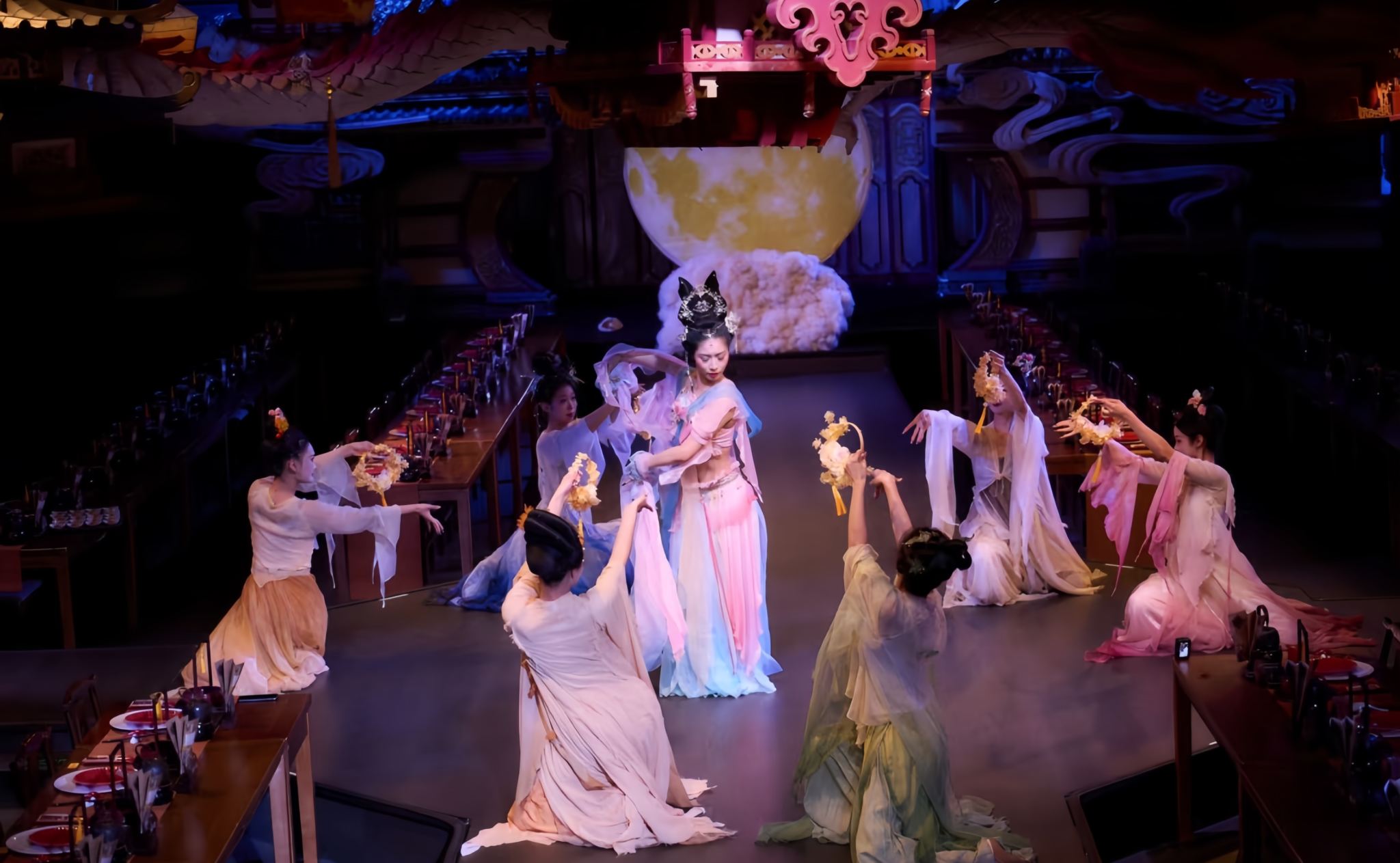 Taizhou Xuyan · Immersives Hofbankett der alten Tang-Dynastie (traditionelle Musik- und Tanzvorführungen + königliches Festmahl für Augen und Gaumen + optionales antikes Kleidungs-/Make-up-Erlebnis)