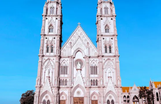 胡志明頭頓包車一日遊：耶穌山、白宮、海鮮、漫步經典旅遊首選。