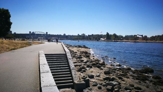 溫哥華美術館+加拿大廣場+史丹利公園+英吉利灣海灘一日遊