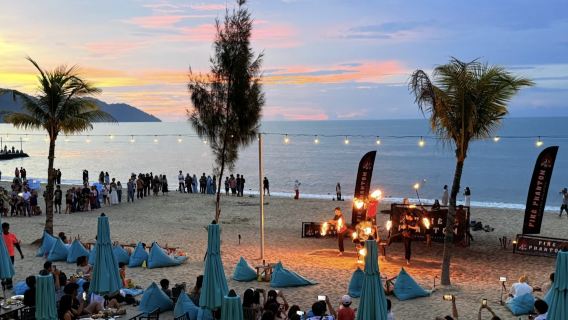 Penang Tropischer Obstgarten + Durian Farm + Schmetterlingsgarten + Sonnenuntergang und Feuerwerk am Batu Ferringhi Beach Tagesausflug