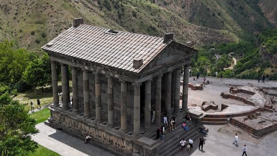 Tour privado a Garni, Monasterio de Geghard y Lago Sevan