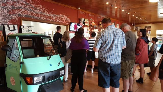 From Perth: Pinnacles Desert, Yanchep & Swan Valley Day Tour