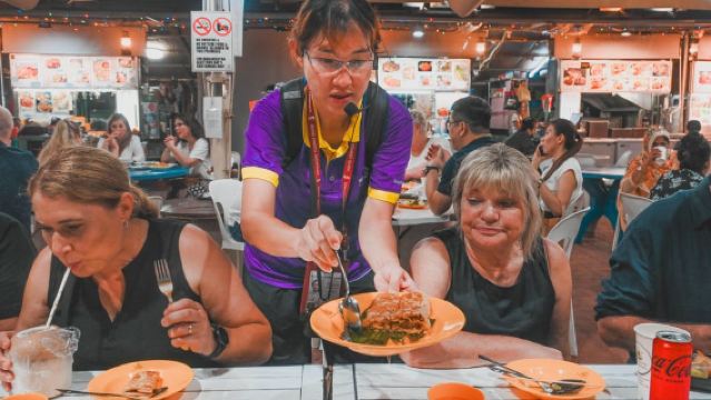 Singapore: Guided Street Food Tour at Night