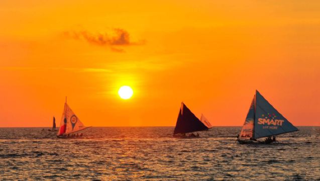 Boracay Sonnenuntergangs-Segelboot-Erlebnis (Privatcharter für 2/4/6 Personen) | Genießen Sie den atemberaubenden Sonnenuntergang auf Boracay
