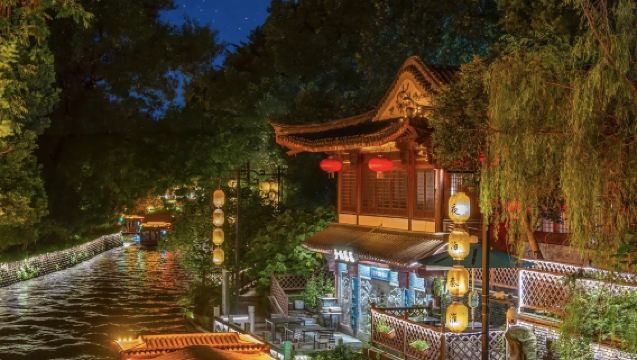 Nanchino andata e ritorno: Lago Slender West + Giardino Ge + Via Dongguan con guida multilingue (cinese, inglese, russo, ecc.) | Personalizzabile