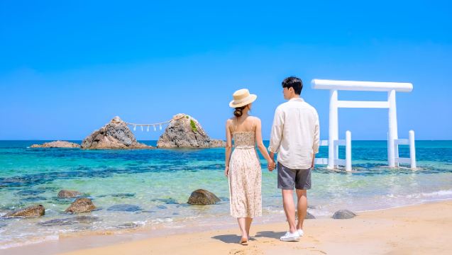 Kyushu Itoshima 1-day tour: Sakurai Futamigaura's Couple Stones, Shiraito Falls, and the hidden gem Raizansennyoji Taihioin