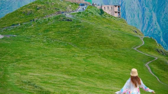 Excursión de un día por Tiflis, la Fortaleza de Ananuri, el Monte Kazbek y el Monumento en Georgia