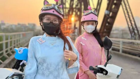 Motorsikal Ho Chi Minh, Vietnam [Berkayuh dengan Ao Dai] | Pemandu pelancong berbahasa Cina membawa lawatan motorsikal, gambar yang sangat menarik