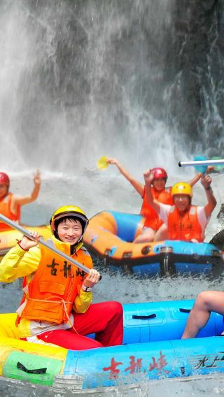 One-day tour from Guangzhou to Qingyuan Gu Long Xia (Gu Long Xia Glass Grand Canyon & full-course rafting on the brave track)