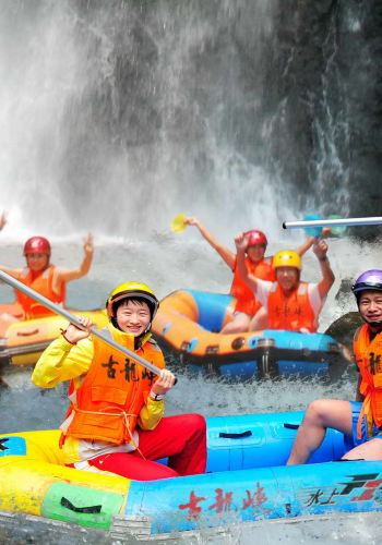 One-day tour from Guangzhou to Qingyuan Gu Long Xia (Gu Long Xia Glass Grand Canyon & full-course rafting on the brave track)
