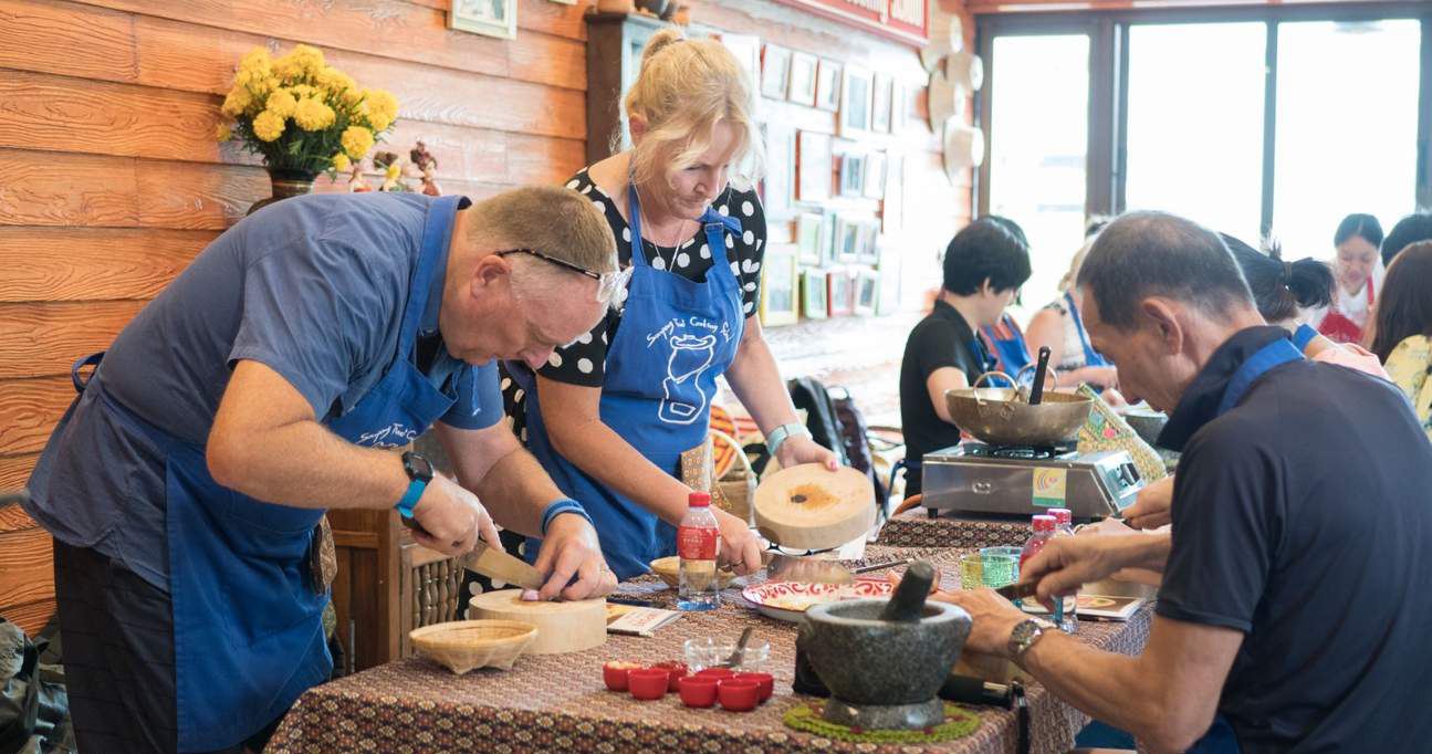 Sompong Thai Cooking Class Experience in Bangkok