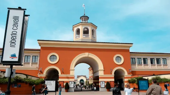 باقة التسوق المميزة لمركز ميلان أوتليت McArthurGlen Serravalle للسيارات (تشمل موقف سيارات مجاني + خصم إضافي 10٪)