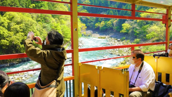 Service de réservation pour le wagon n°5 "Fugui" du train touristique de Sagano à Kyoto