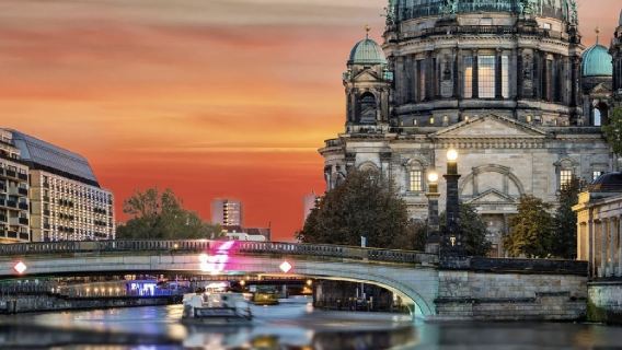 「博物館島+勃蘭登堡門+國會大廈+夏洛騰堡宮」中文包車定制遊