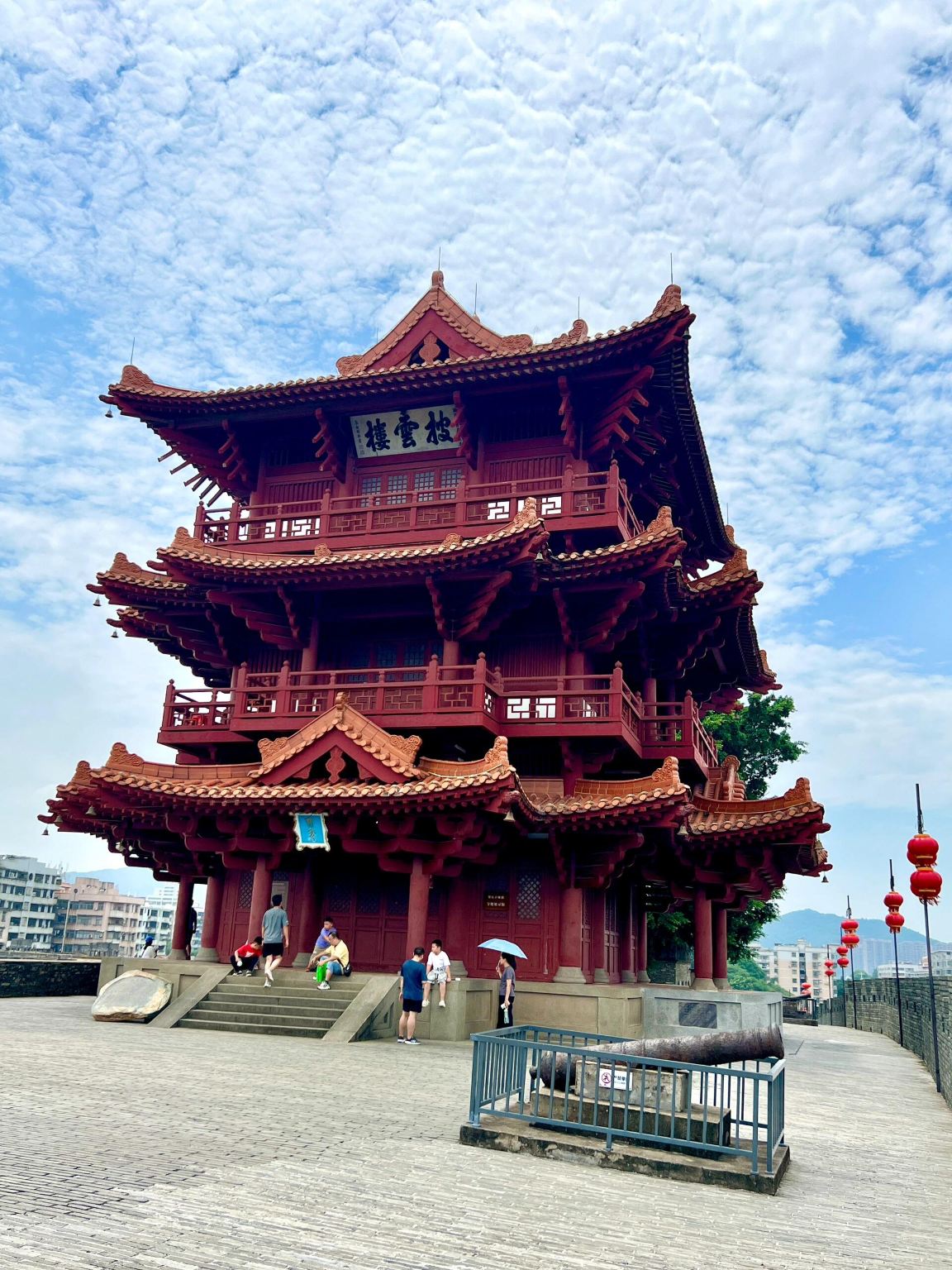 Zhaoqing 1-day tour: Seven-star Crag + Yanqiancun + Sanyuan Pagoda + Deqing Panlong Gorge (English service available)