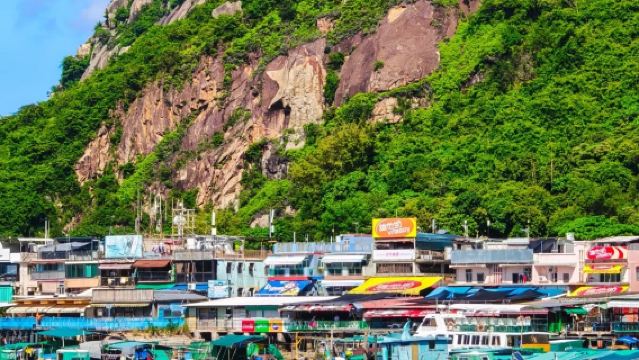 Hong Kong Central Pier 1-day tour (boat ticket not included - can take boat to Lamma Island/Cheung Chau Island)