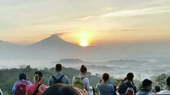 Alba sulla collina di Setumbu, Borobudur, Jeep sul vulcano Merapi