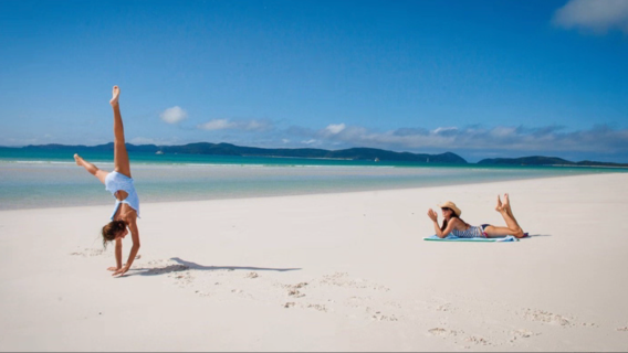 Escursione di un giorno alle Whitehaven Beach e Hill Inlet nelle Whitsunday Islands, partenza da Hamilton Island o Airlie Beach in gruppo condiviso