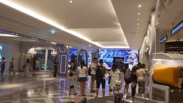 Tiffany's Show Pattaya: Vé vào cửa chương trình Cabaret Show