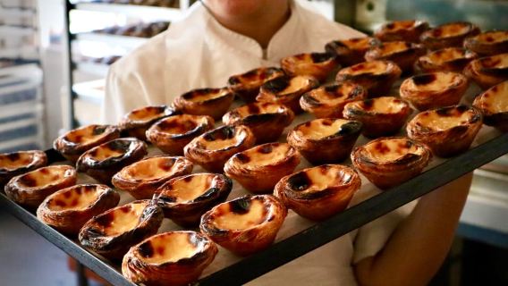 Lisbon: Tour ẩm thực bí mật nhóm nhỏ về rượu vang và Tapas Bồ Đào Nha