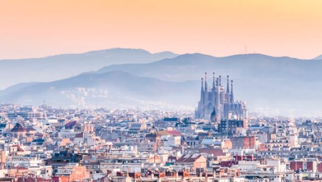 Barcelona: 3-Hour Sagrada Familia eScooter Tour