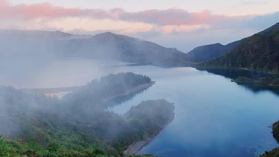 Sao Miguel Island: Sete Cidades and Lagoa do Fogo Tour