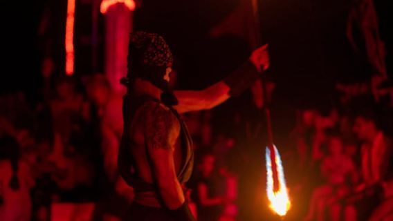 Los Cabos: Kapal Lanun Sunset Cruise & Pertunjukan dengan Makan Malam