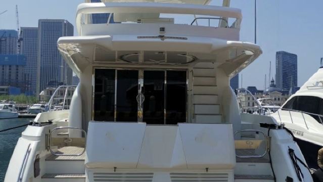 Dalian Yacht: 58-ft Luxury Yacht Charter in Dalian Donggang + Fruits & Drinks + Yacht Self-Driving Experience + Seagull Feeding