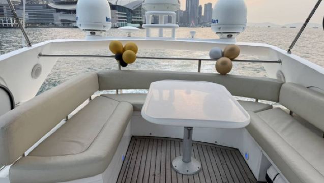 【香港遊艇包船出海】香港70呎英國進口Sunseeker豪華遊艇包船出海觀光娛樂或夜遊維港~暢享水上娛樂