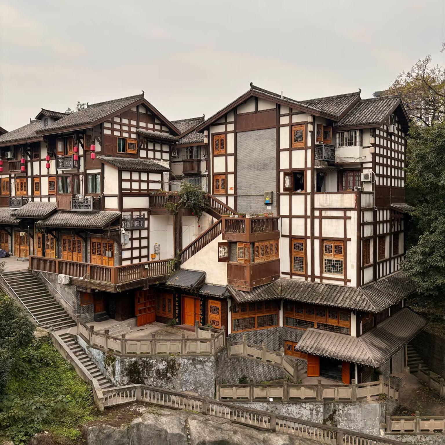 Ciqikou Mystery Citywalk Half-Day Tour: Uncover the Secrets of the Missing Shangqing Temple