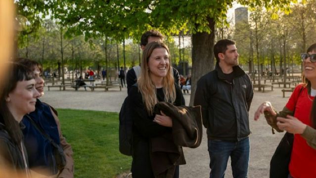 ทัวร์เดินชมกลางคืนพร้อมไกด์ในปารีส