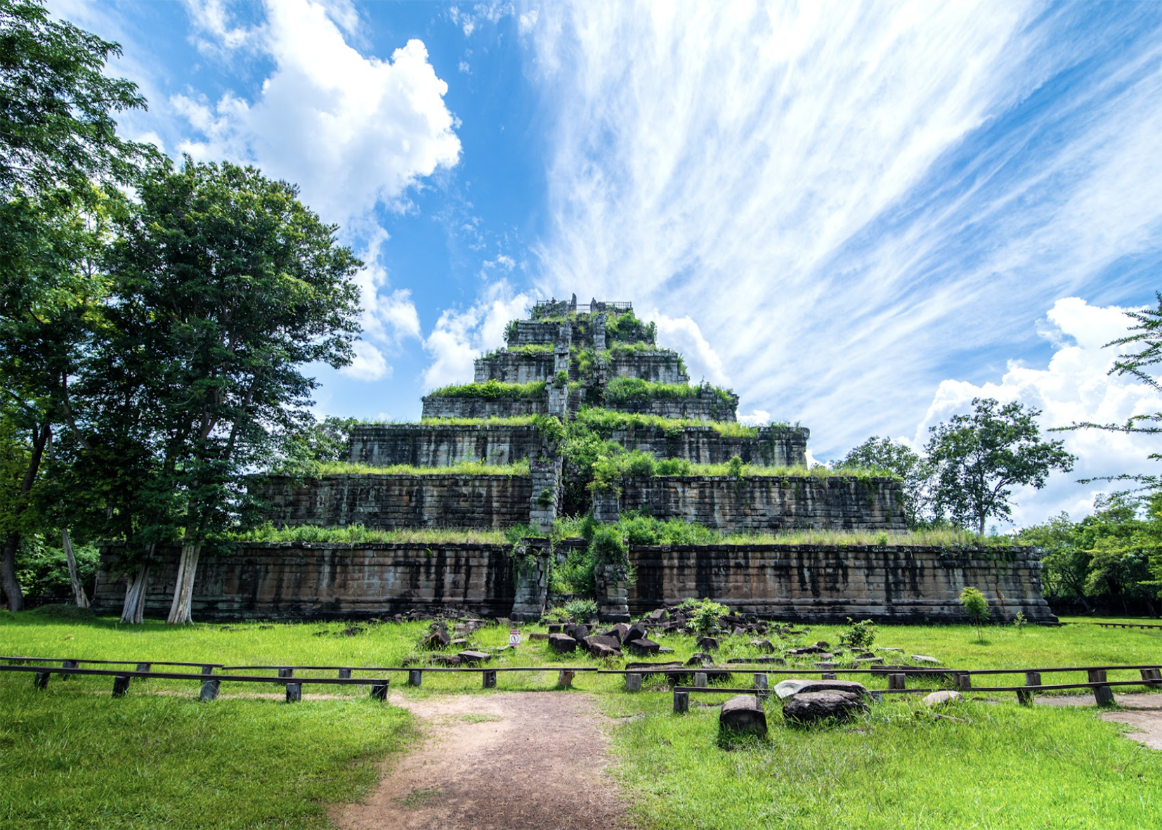 Full Day Koh Ker and Beng Mealea Explorer Joined Tour