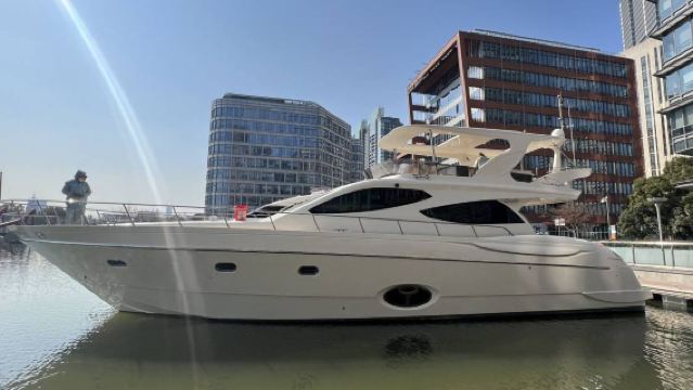 【上海遊艇包船】上海黃浦江遊艇63尺豪華遊艇包船夜遊黃浦江外灘東方明珠生日求婚商務接待船上用餐