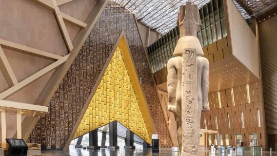 Tur Harian Pribadi Mengunjungi Piramida Giza dan Museum Mesir Agung