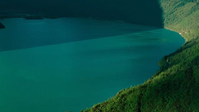 巴松措遇嘎拉，一湖一桃源