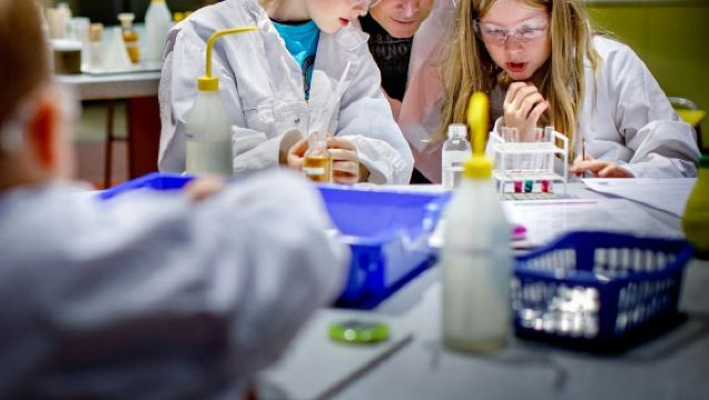 NEMO Science Museum & Amsterdam Canal Cruise Combi Ticket