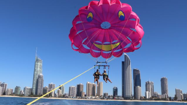 Gold coast paragliding flight experience [Tandem paragliding GC jet boat & parasail]