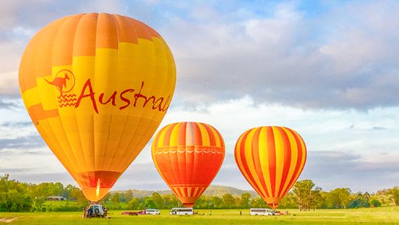 Hot air balloon Gold Coast (includes transfer, champagne breakfast, digital photos)