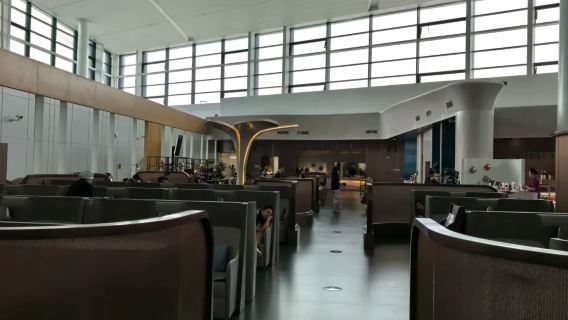 China, Xinjiang | VIP-Lounge am Flughafen Ürümqi-Diwopu