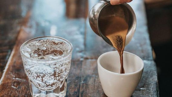 Thessaloniki: Greek Coffee Reading & Tasseography Experience