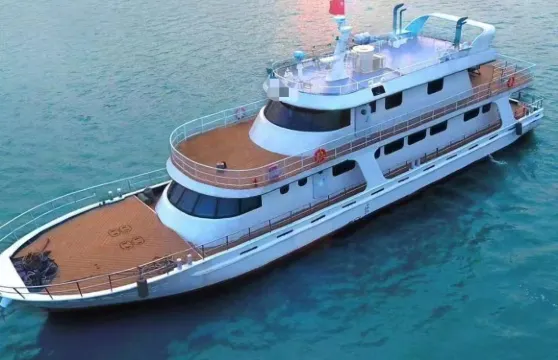 廣東湛江72呎豪華遊艇（載客35人）【配送水果拼盤、飲料、純淨水，歡唱KTV、自駕體驗、釣魚、游泳】