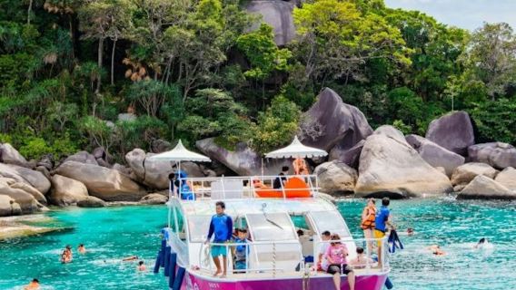 Similan-eilanden: luxe speedcatamaran-tour vanuit Phuket