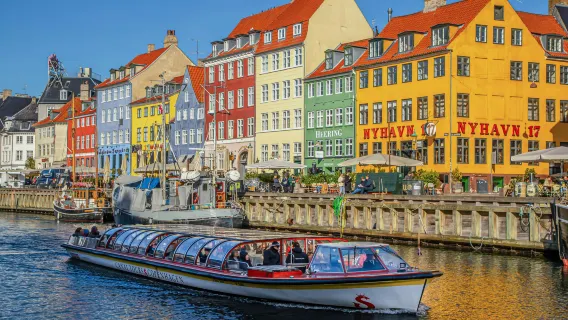 Copenhagen: 48-Hr Hop-on Hop-off Bus & Audio Guide + 1-Hr Canal Tour