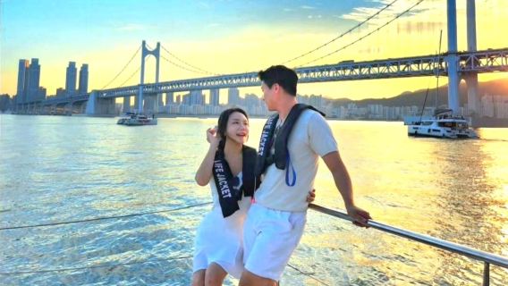 Genießen Sie Busans Yachtparty mit K-Pop-Musik, Yacht Jun/EDM