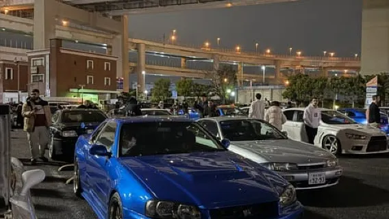 東京：Daikoku PA 的 JDM 場景之旅，快速而激烈的漂移