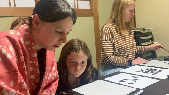 Киото Нинэндзака: урок японской каллиграфии в таунхаусе