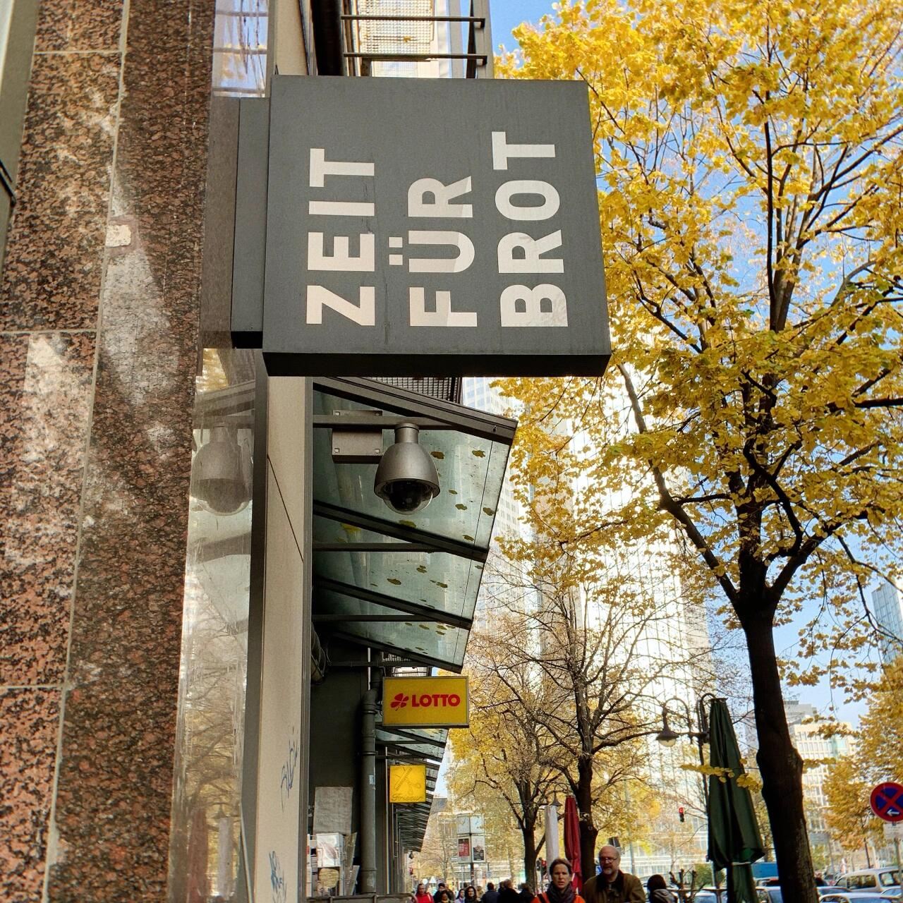 tempahan tempat duduk restoran terkenal Zeit für Brot di Frankfurt, Jerman